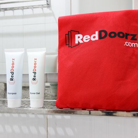 Reddoorz Plus Near Upn Jogjakarta 2 Maguwo Exteriör bild
