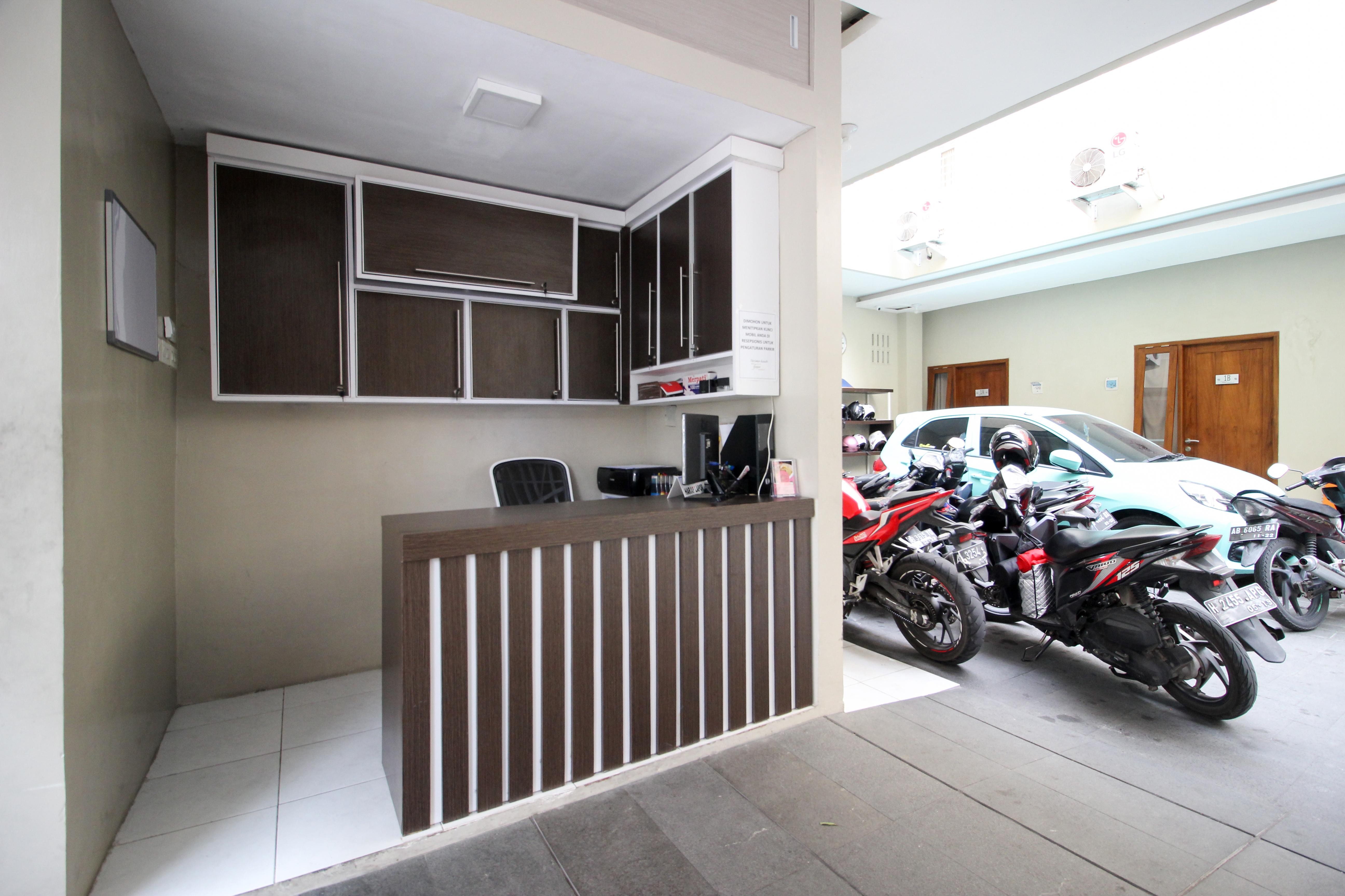 Reddoorz Plus Near Upn Jogjakarta 2 Maguwo Exteriör bild