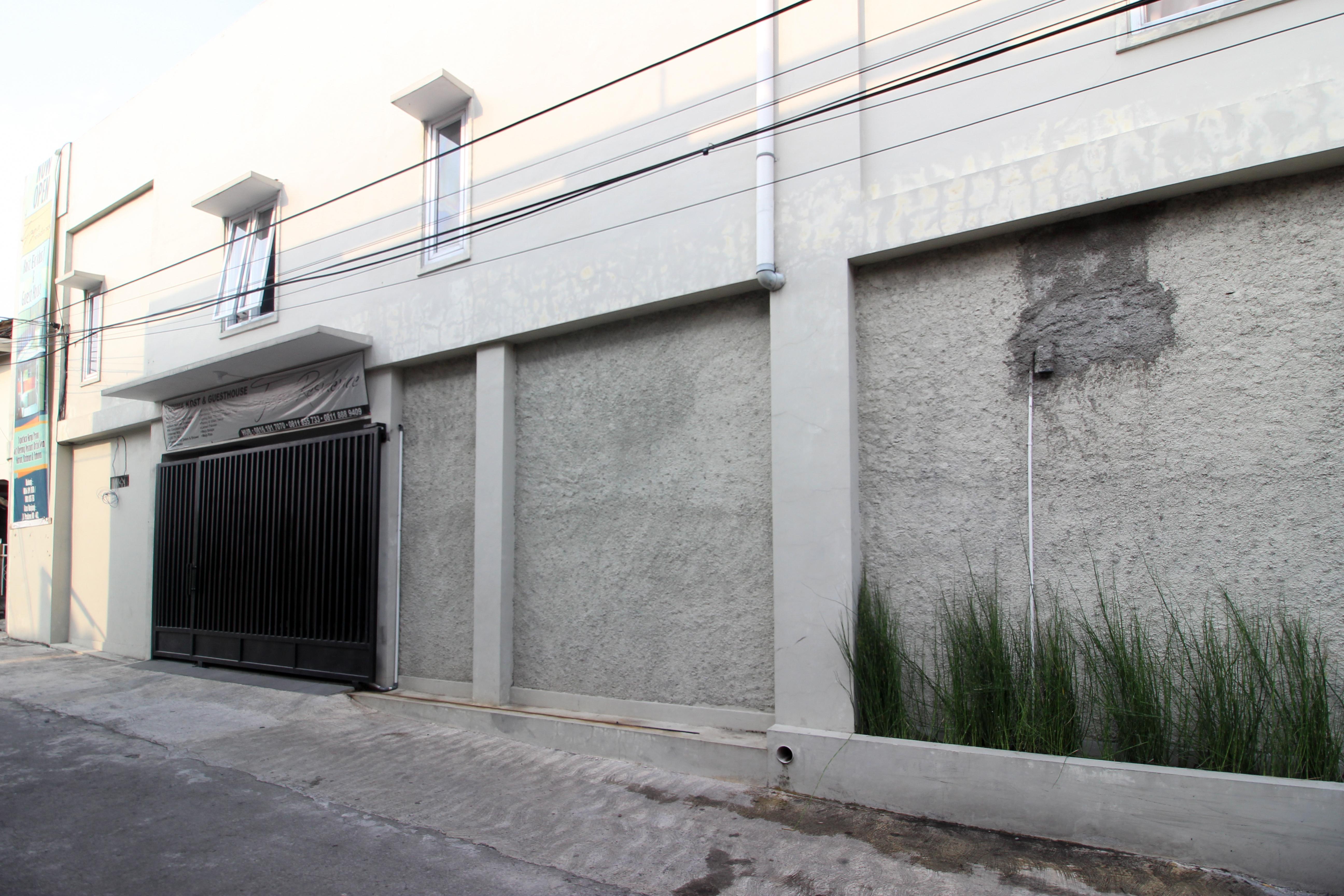 Reddoorz Plus Near Upn Jogjakarta 2 Maguwo Exteriör bild