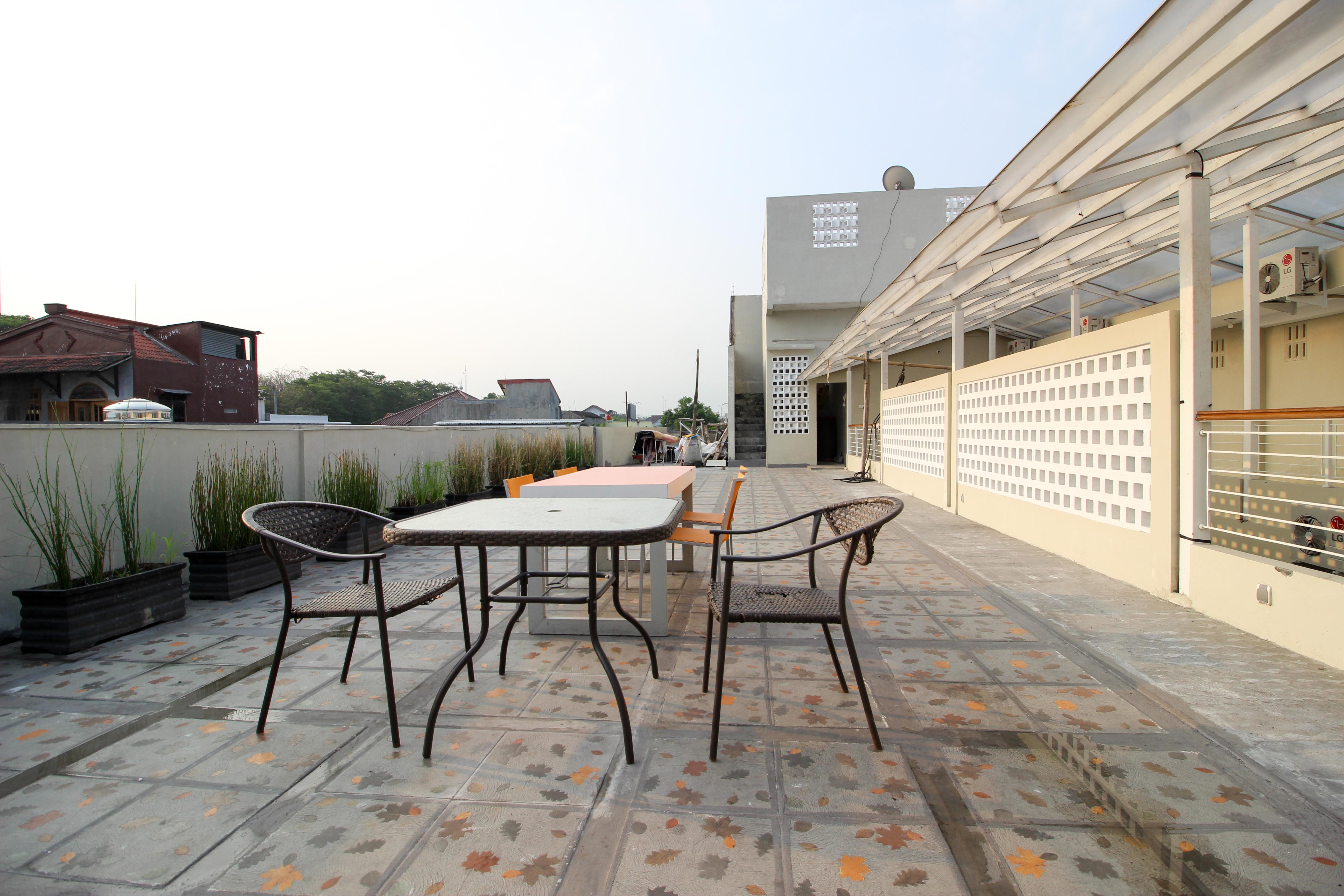 Reddoorz Plus Near Upn Jogjakarta 2 Maguwo Exteriör bild
