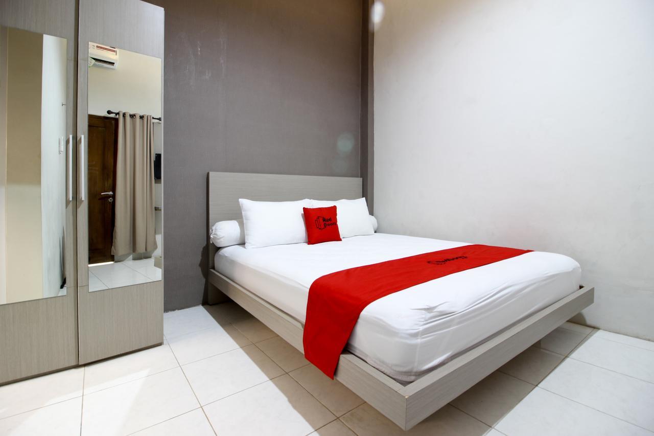 Reddoorz Plus Near Upn Jogjakarta 2 Maguwo Exteriör bild