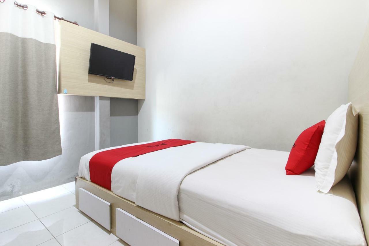Reddoorz Plus Near Upn Jogjakarta 2 Maguwo Exteriör bild