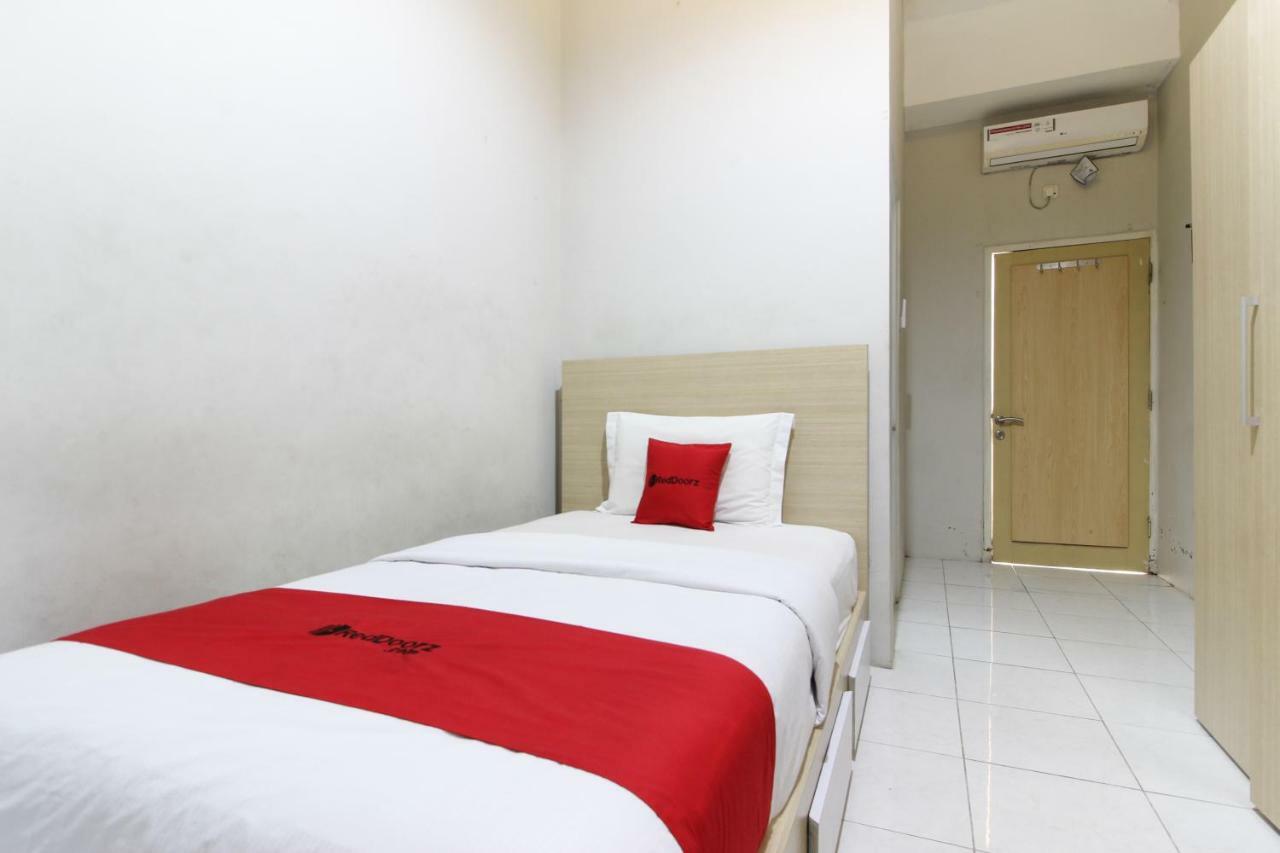 Reddoorz Plus Near Upn Jogjakarta 2 Maguwo Exteriör bild