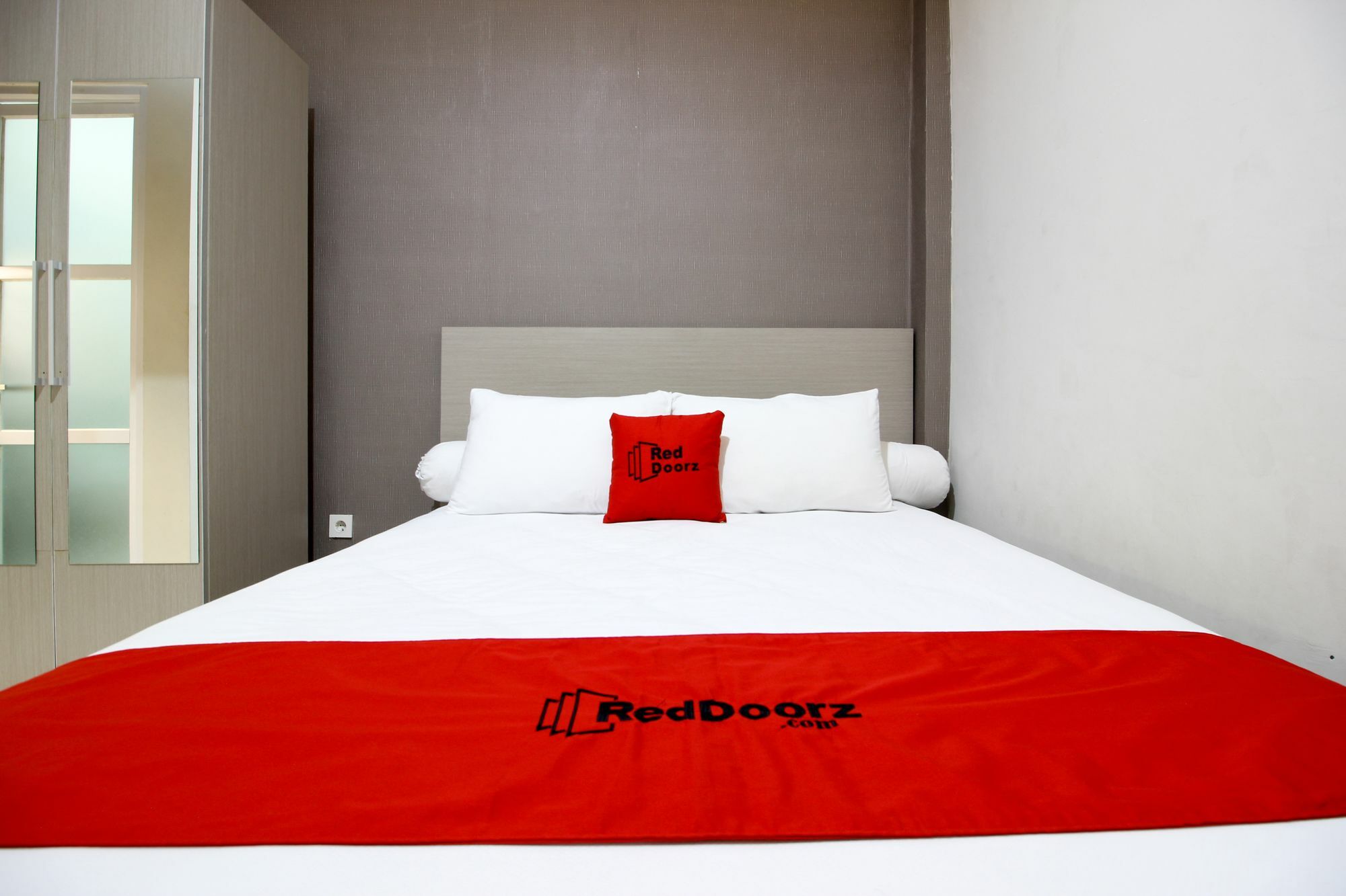 Reddoorz Plus Near Upn Jogjakarta 2 Maguwo Exteriör bild