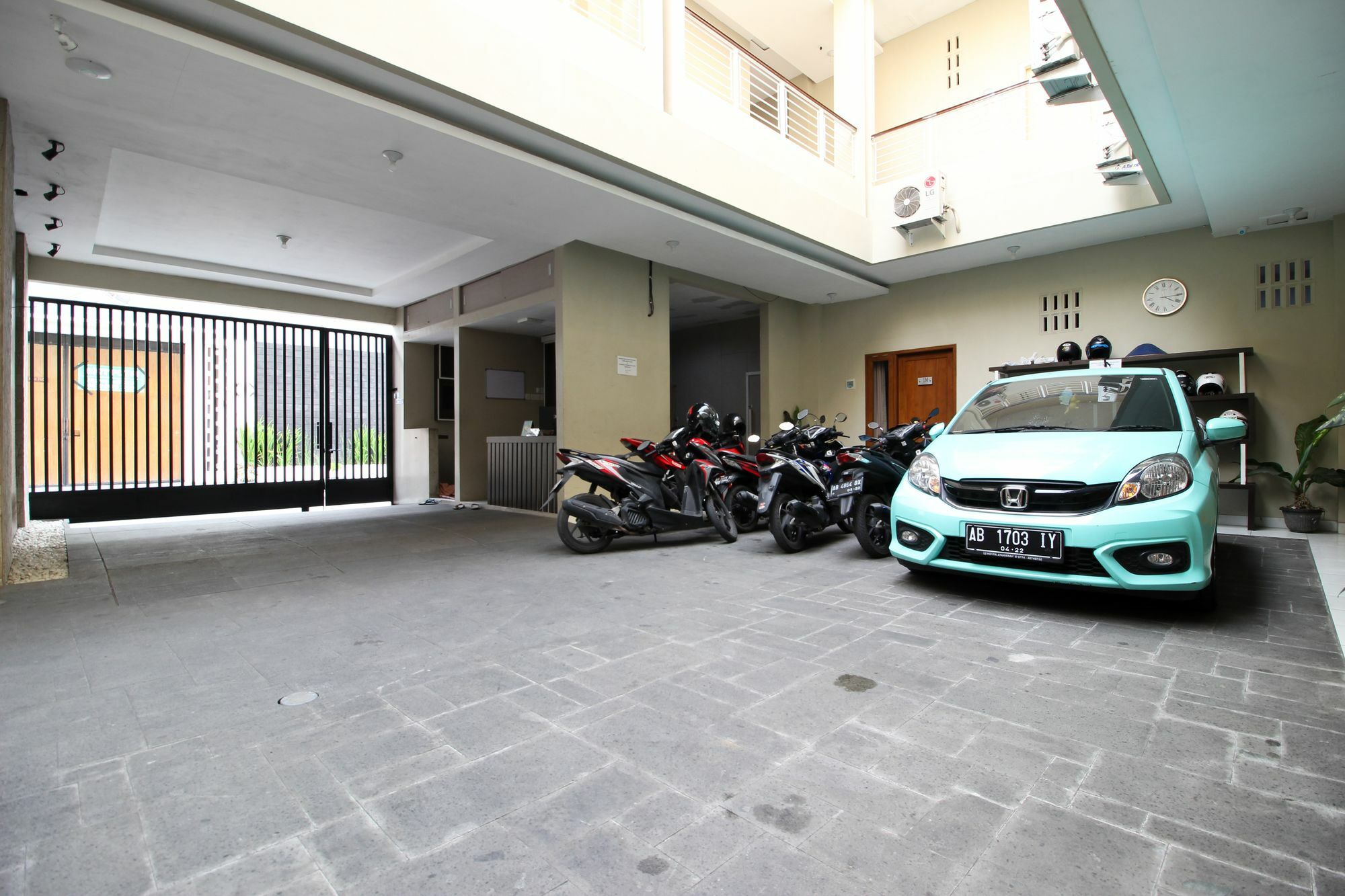 Reddoorz Plus Near Upn Jogjakarta 2 Maguwo Exteriör bild